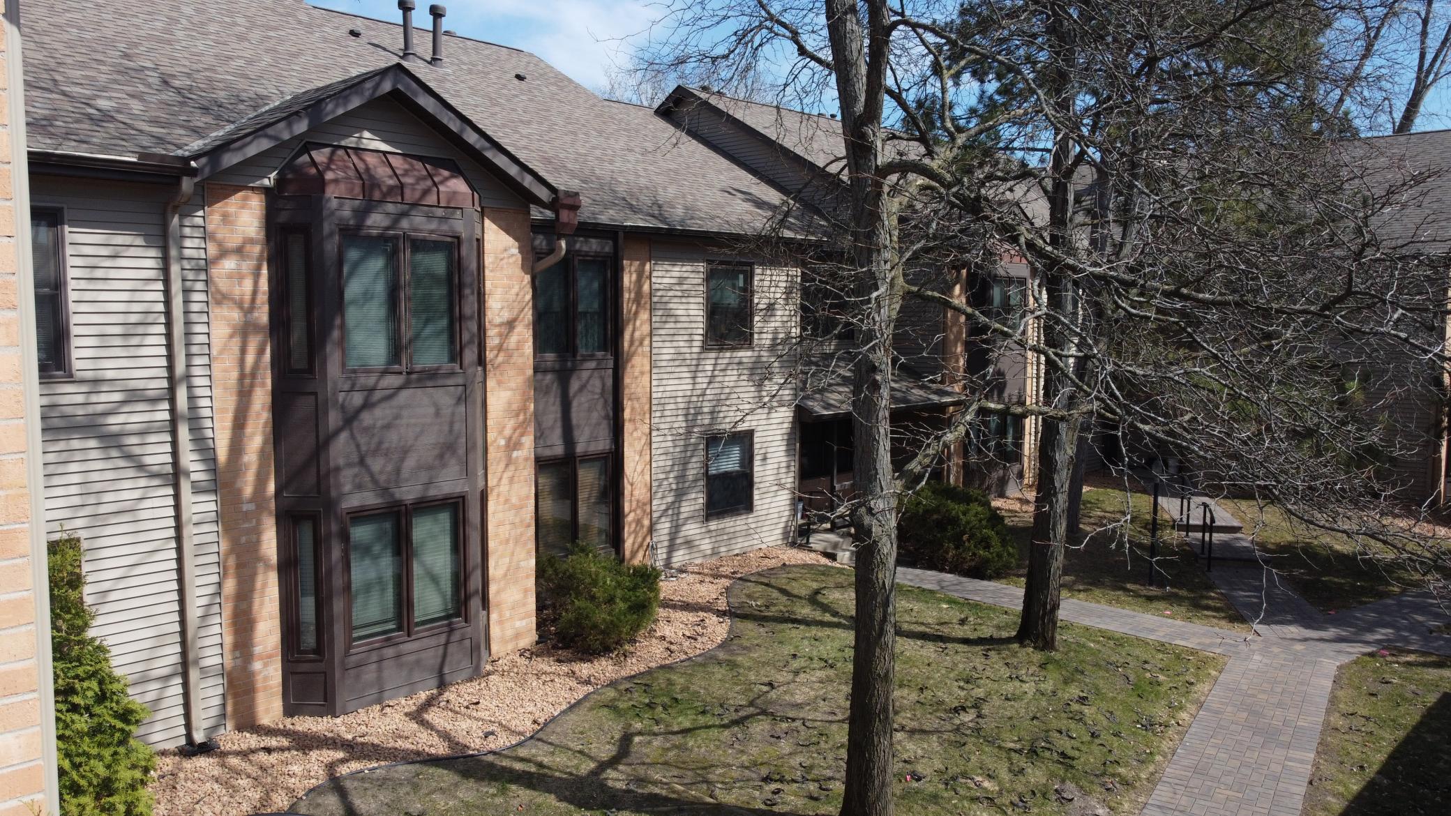 11039 Oregon Circle Bloomington, MN 55438 - Photo 2 of 23