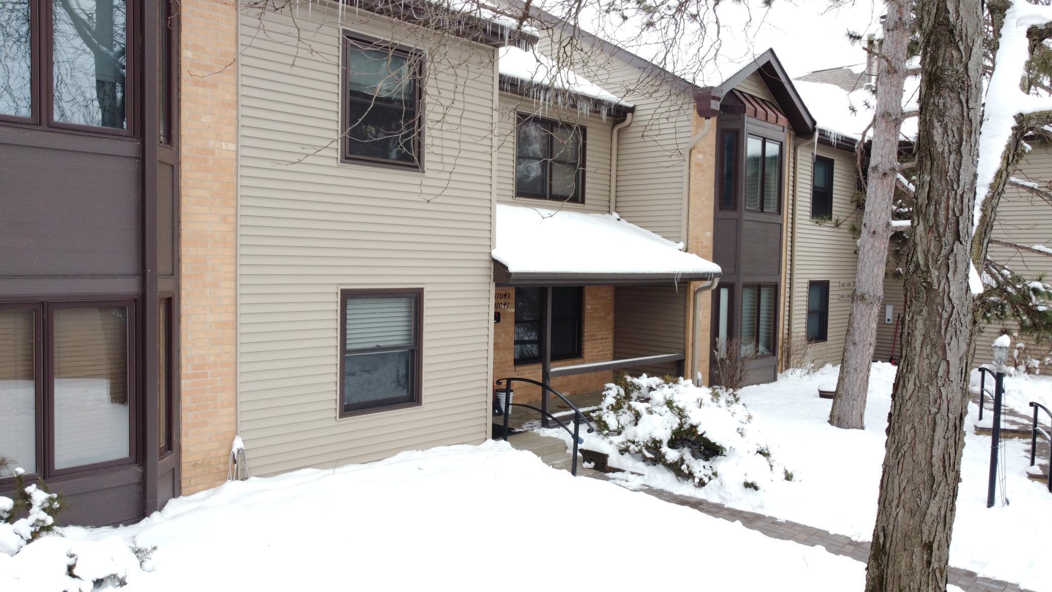 11039 Oregon Circle Bloomington, MN 55438 - Photo 3 of 23