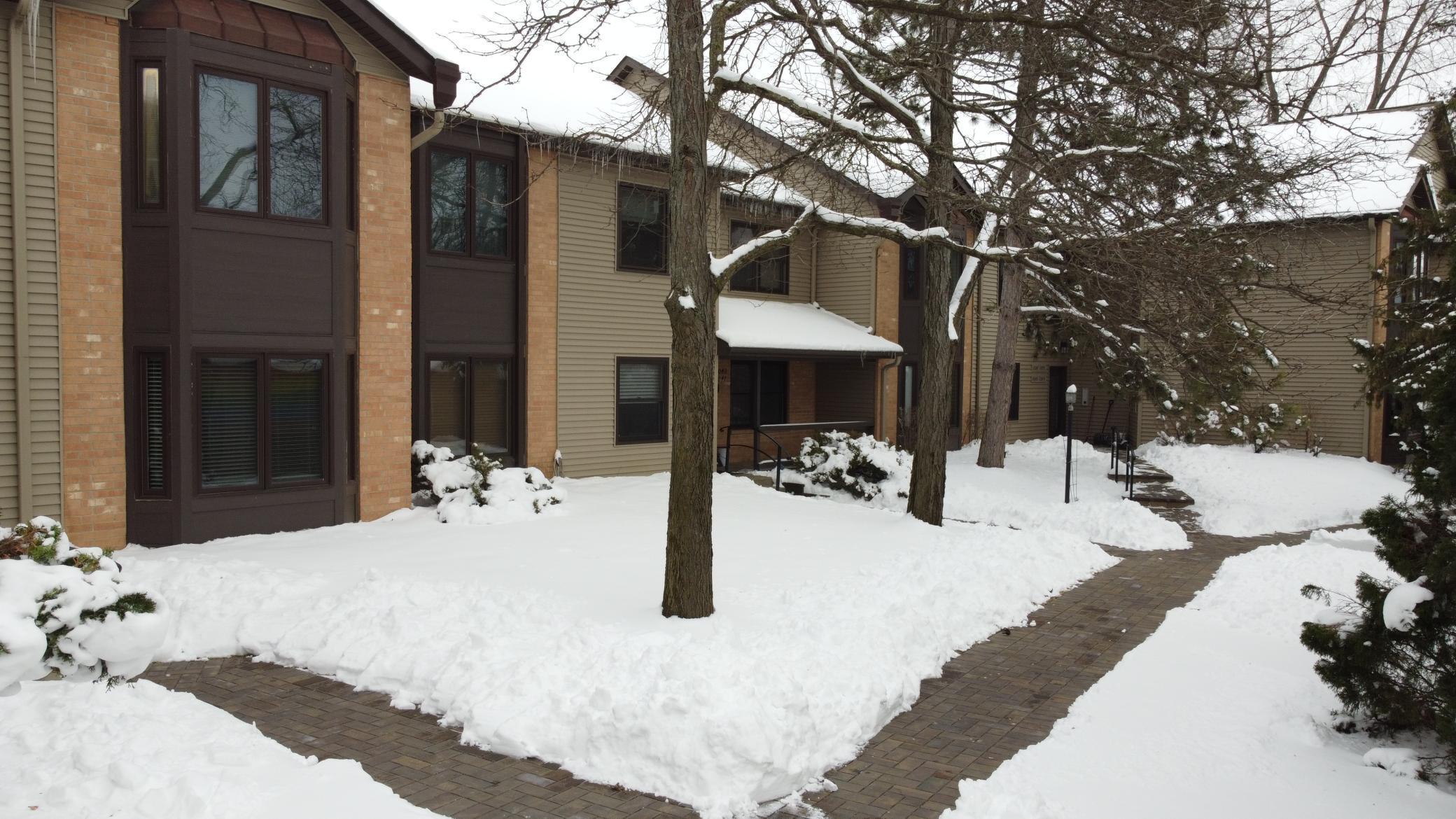 11039 Oregon Circle Bloomington, MN 55438 - Photo 7 of 23