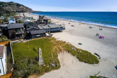 $2,200,000 | 21 Calle Del Onda, Stinson Beach, CA 94970