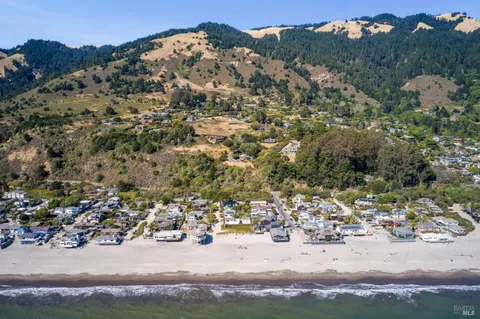 $2,200,000 | 21 Calle Del Onda, Stinson Beach, CA 94970
