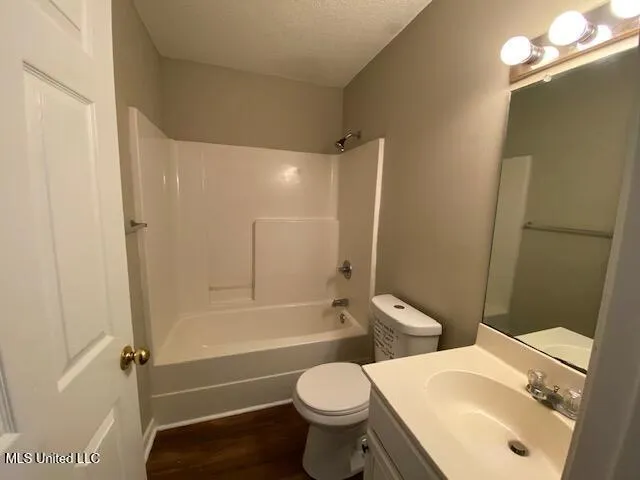 $1,400 | 10566 East Bay Tree Drive, Gulfport, MS 39503