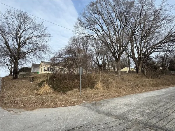 $9,000 | 2429 South 15th Street, St. Joseph, MO 64503