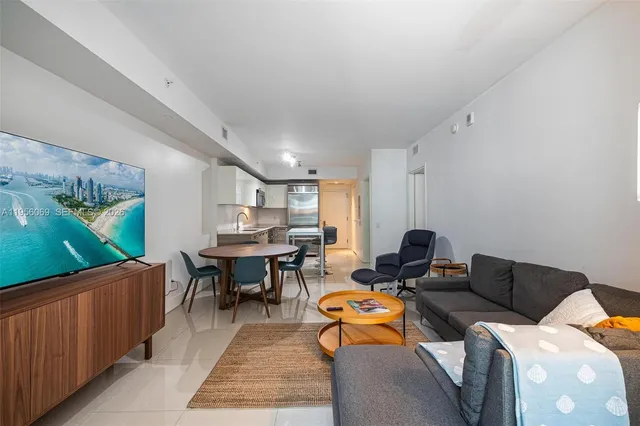 $3,200 | 1300 Brickell Bay Drive, Unit 700, Miami, FL 33131