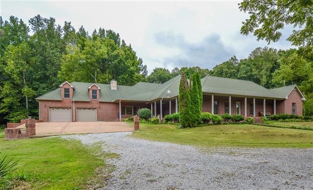 284 Northup Road Portland, TN 37148 - Photo 3 of 30 a front view of a house with a garden