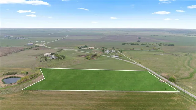 a view of a tennis court