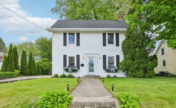 $274,900 | 1422 Sharon Street, Janesville, WI 53545