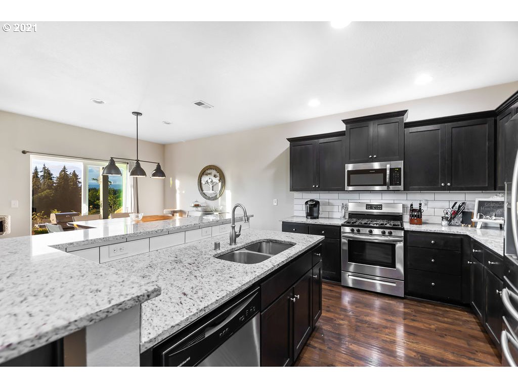3512 North 10th Street Ridgefield, WA 98642 - Photo 6 of 23 a kitchen with granite countertop a sink and steel appliances
