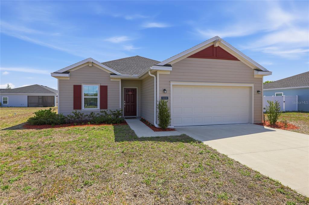 511 Northwest 4th Street Williston, FL 32696 - Photo 1 of 33 a front view of a house with a yard and garage
