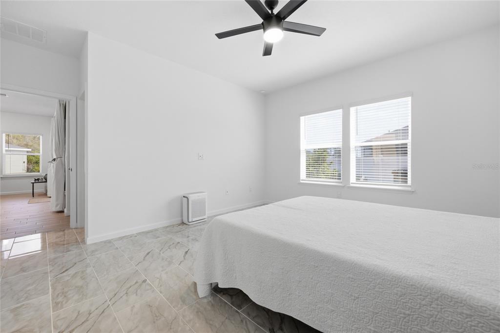 511 Northwest 4th Street Williston, FL 32696 - Photo 19 of 33 a bedroom with a bed and a window