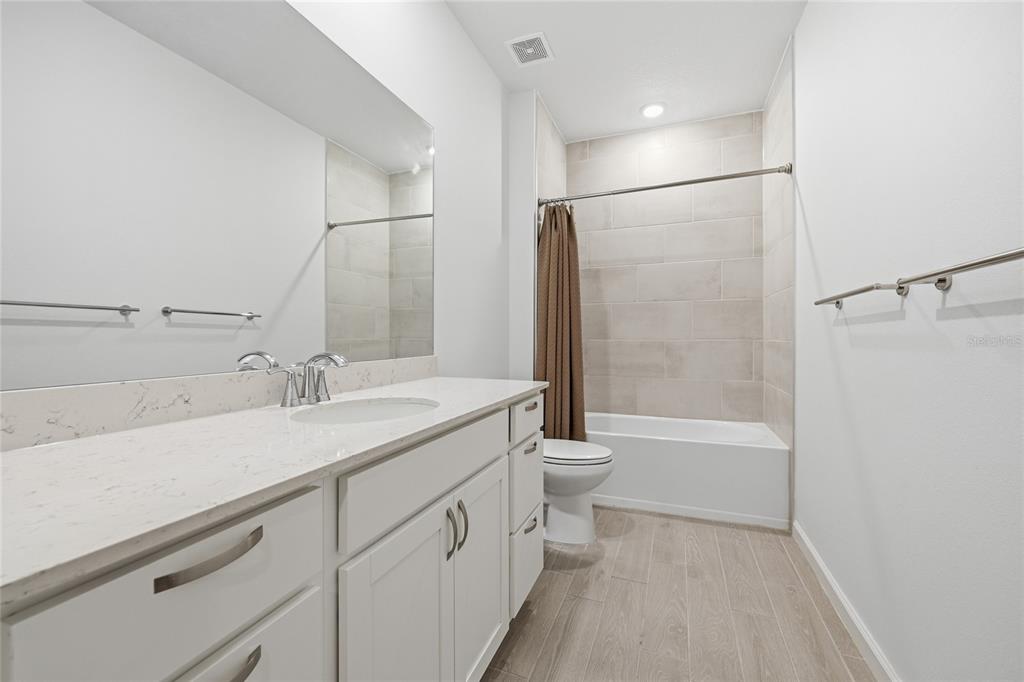 511 Northwest 4th Street Williston, FL 32696 - Photo 25 of 33 a bathroom with a sink a toilet and shower