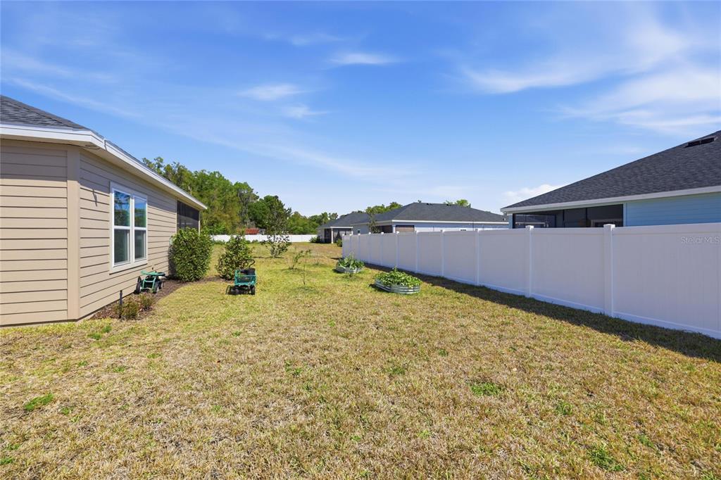 511 Northwest 4th Street Williston, FL 32696 - Photo 33 of 33 a backyard of a house