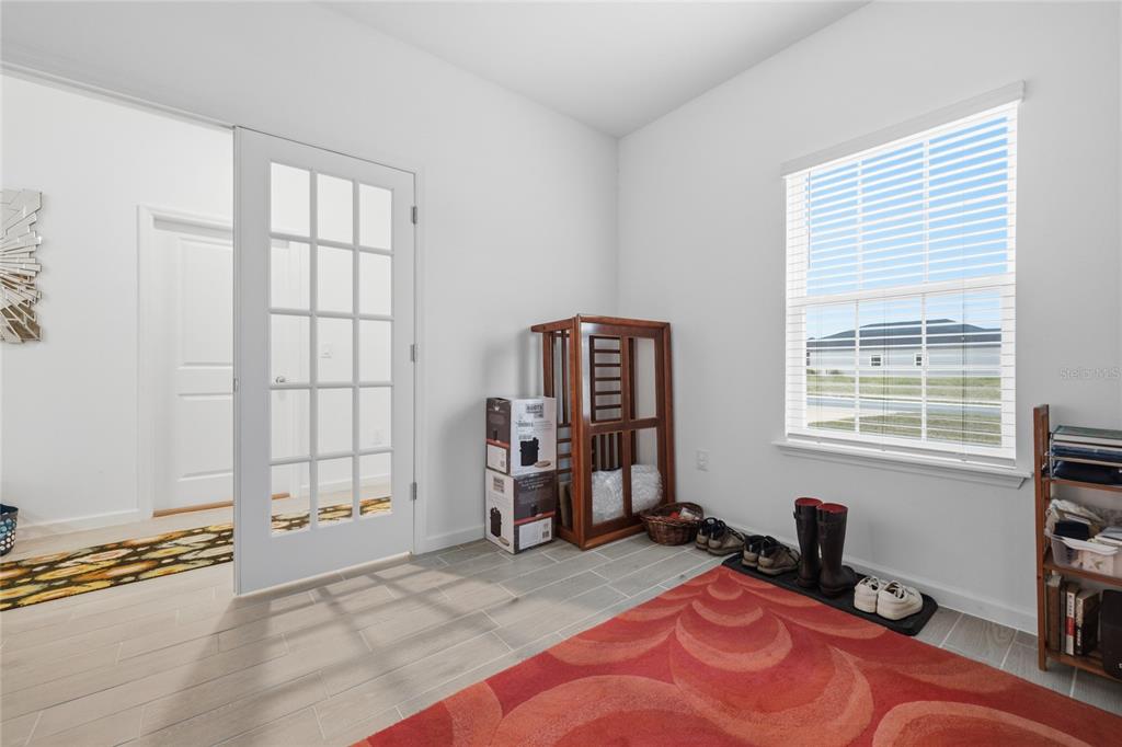 511 Northwest 4th Street Williston, FL 32696 - Photo 8 of 33 a bedroom with furniture and a window