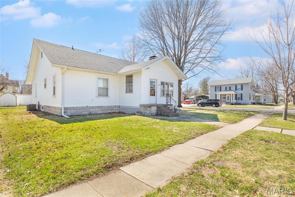 533 Locust Carrollton, IL 62016 - Photo 2 of 50