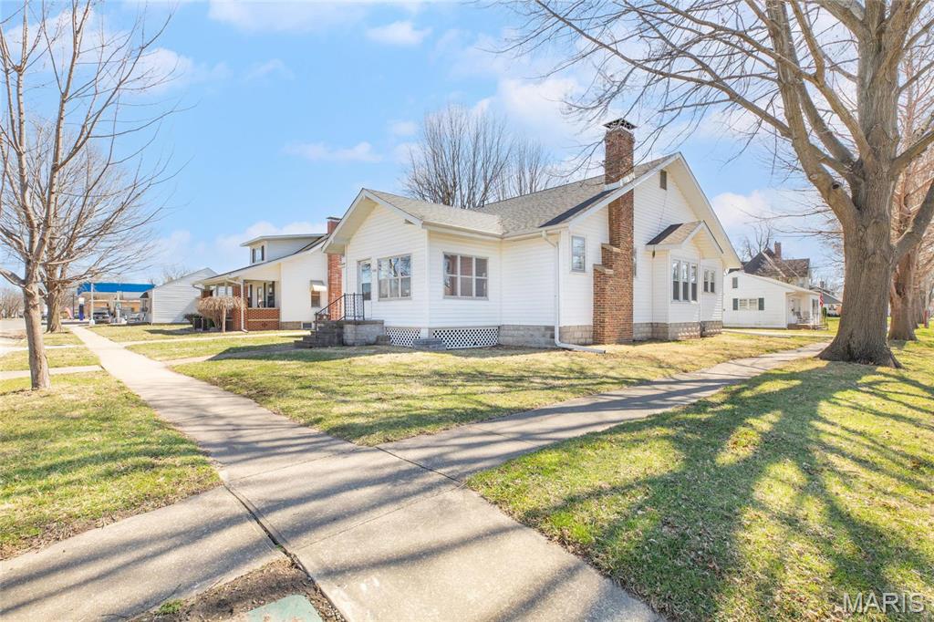 533 Locust Carrollton, IL 62016 - Photo 3 of 50