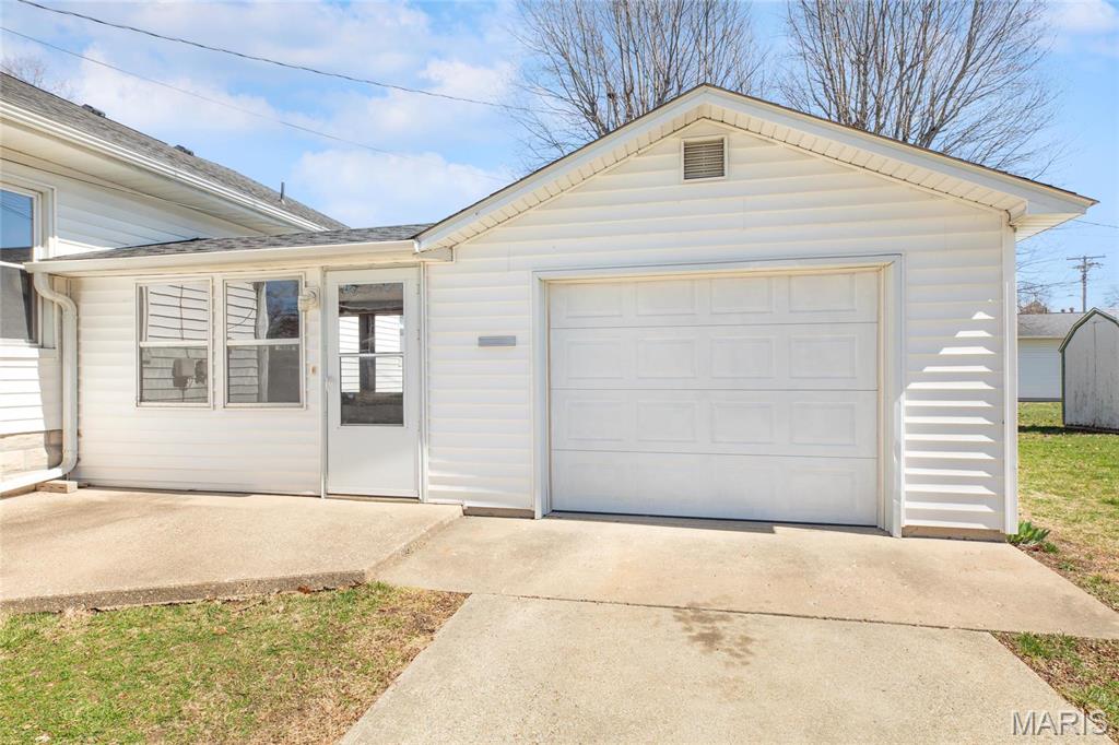 533 Locust Carrollton, IL 62016 - Photo 8 of 50