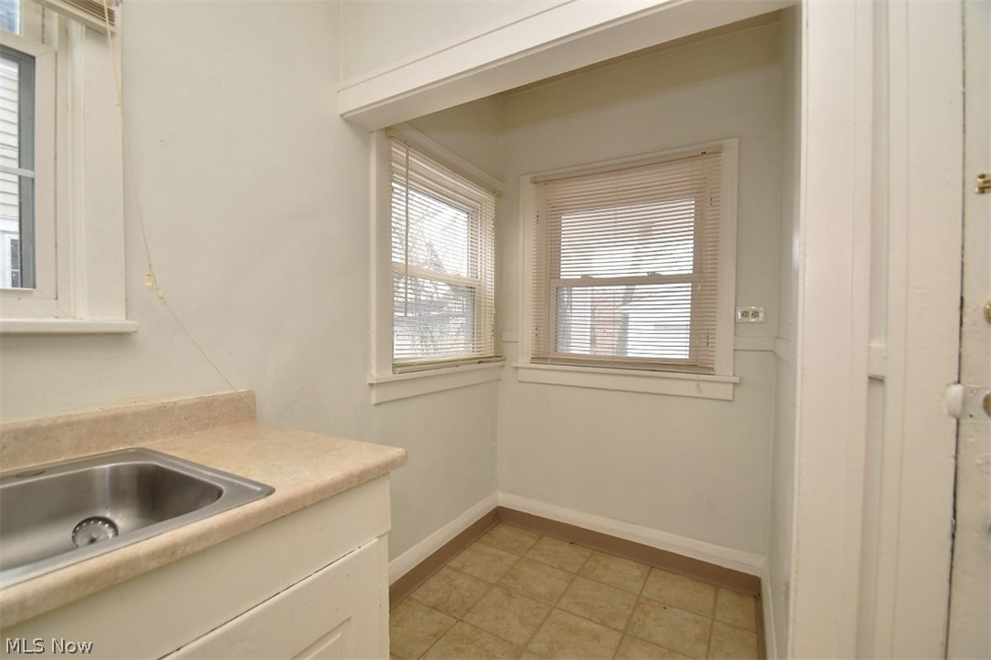 3278 Yorkshire Road Cleveland, OH 44118 - Photo 14 of 21 Kitchen
