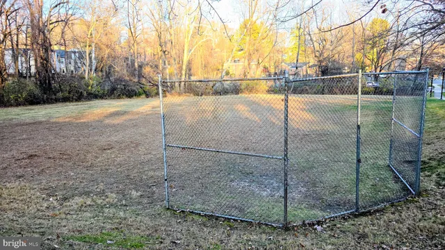 $2,050 | 10636 Montrose Avenue, Unit 201, Bethesda, MD 20814