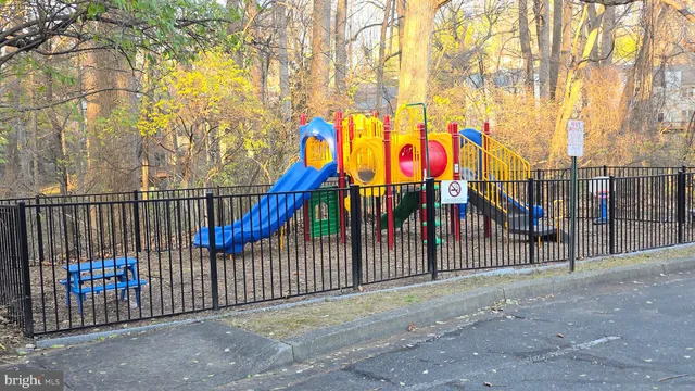 $2,050 | 10636 Montrose Avenue, Unit 201, Bethesda, MD 20814