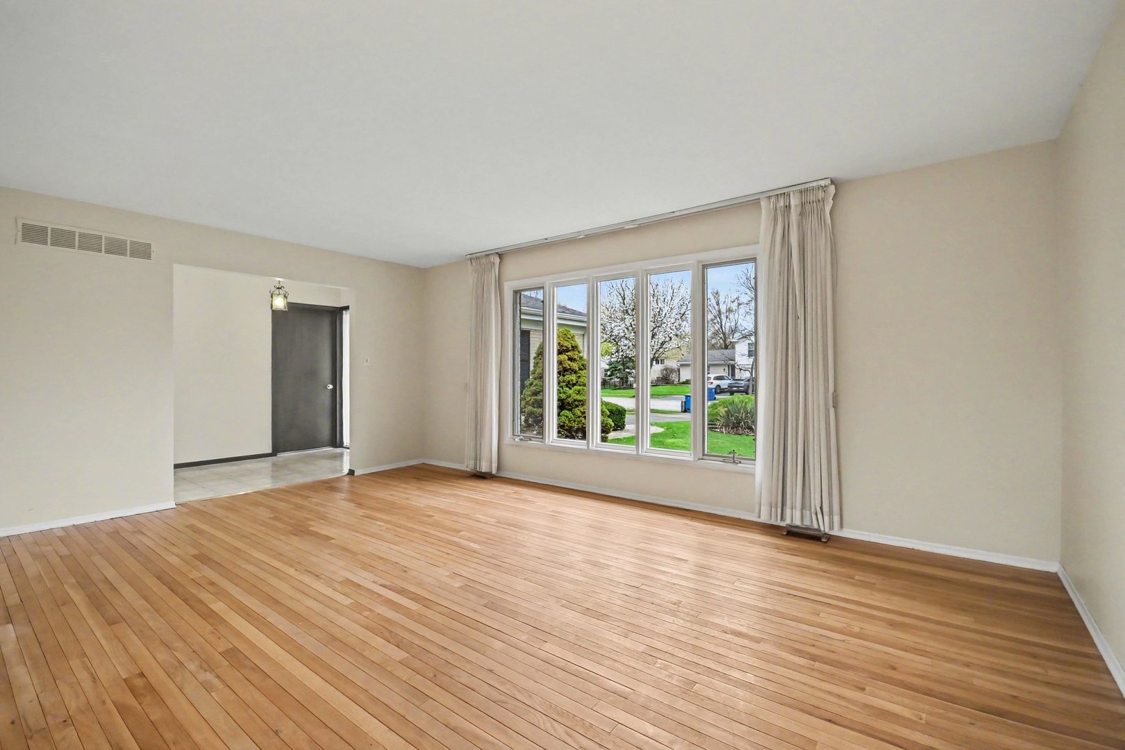 3941 Roslyn Road Downers Grove, IL 60515 - Photo 3 of 29