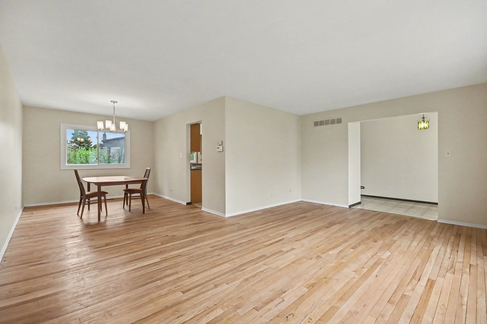 3941 Roslyn Road Downers Grove, IL 60515 - Photo 6 of 29