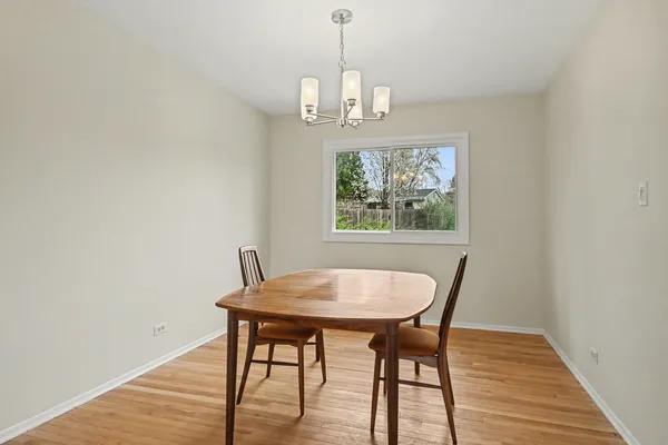 $499,000 | 3941 Roslyn Road, Downers Grove, IL 60515