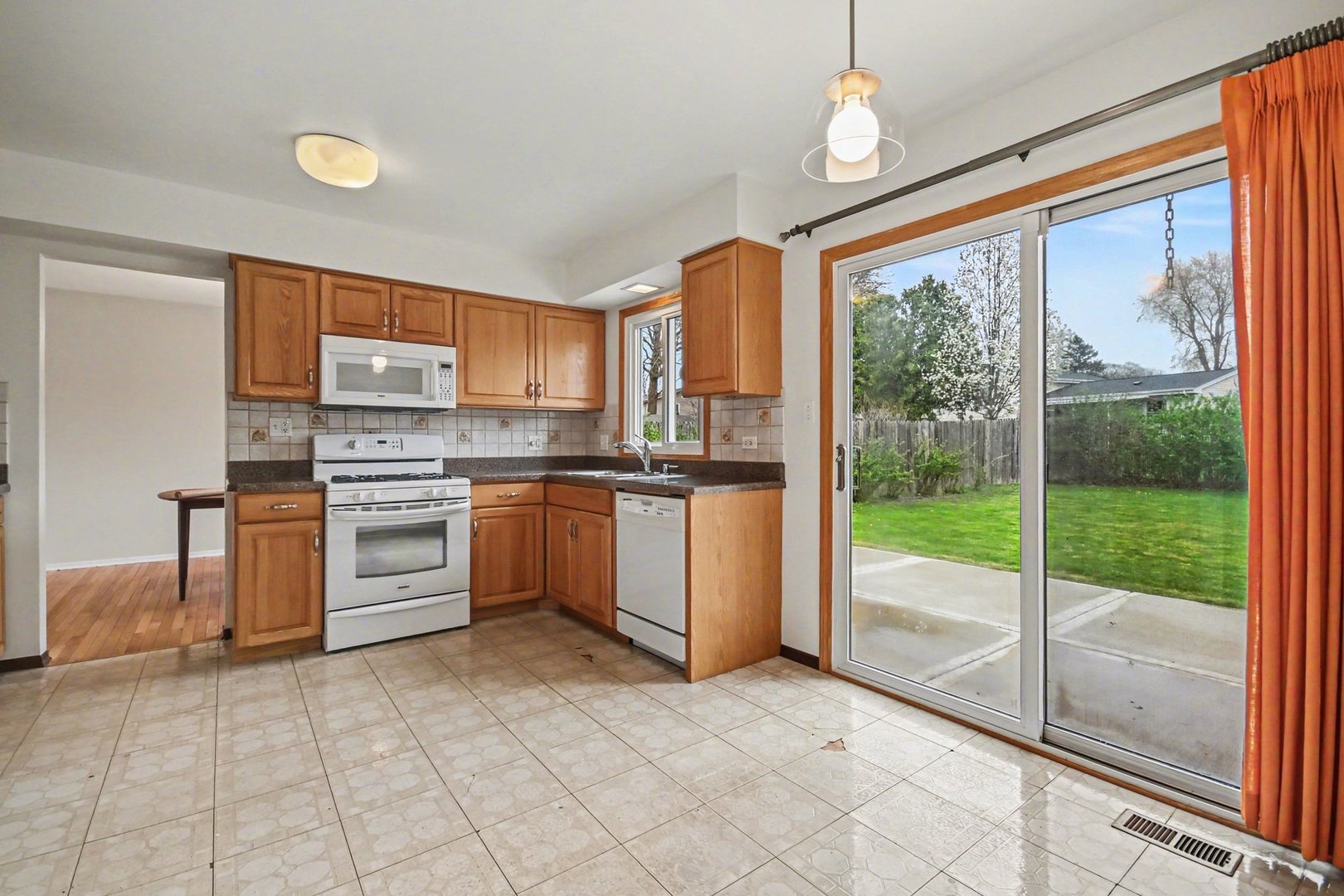 3941 Roslyn Road Downers Grove, IL 60515 - Photo 9 of 29