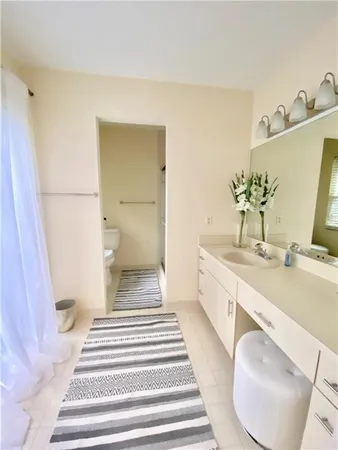$4,000 | 711 Royal Palm Place, Vero Beach, FL 32960