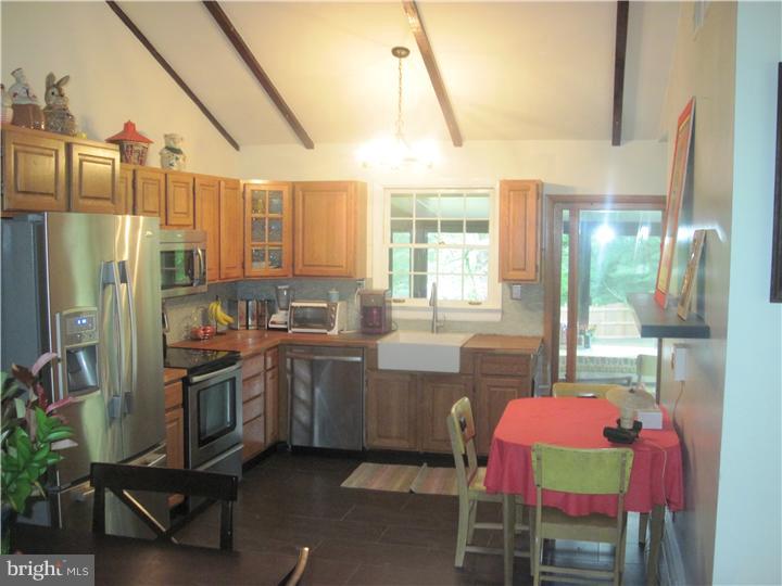 986 Spring City Road Phoenixville, PA 19460 - Photo 8 of 20 Kitchen