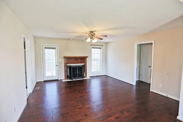 $1,925 | 3927 Stella Drive, Clarksville, TN 37040