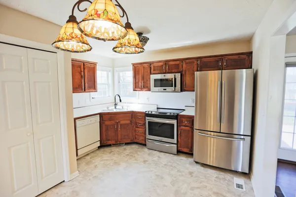 $1,925 | 3927 Stella Drive, Clarksville, TN 37040