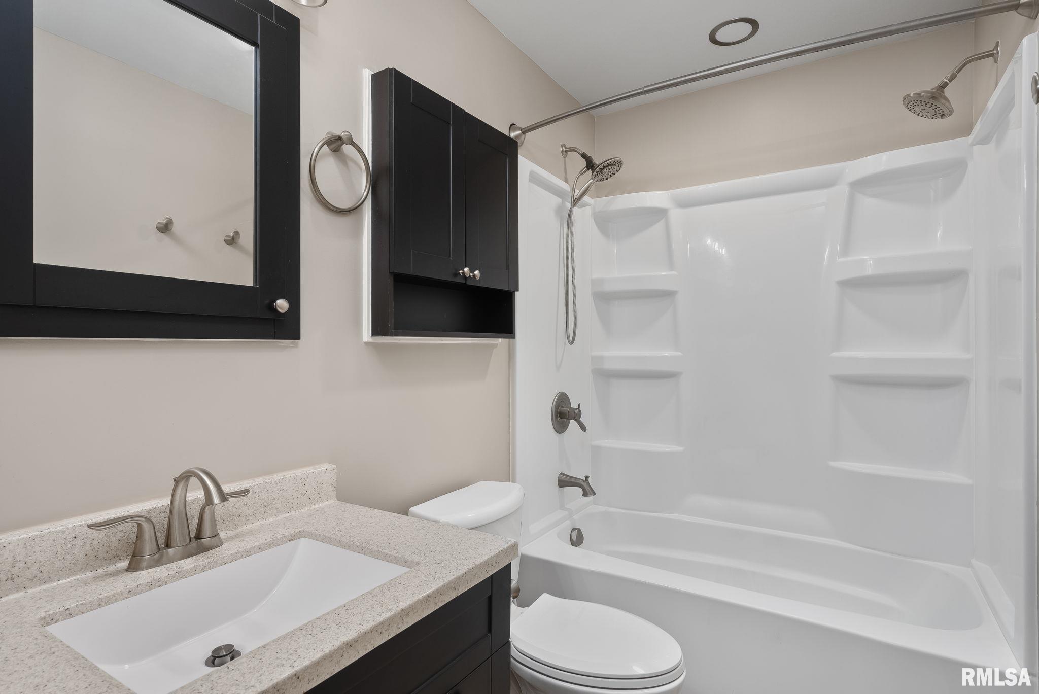 5618 Oakbrook Road Davenport, IA 52806 - Photo 11 of 23 Gallery Image 11