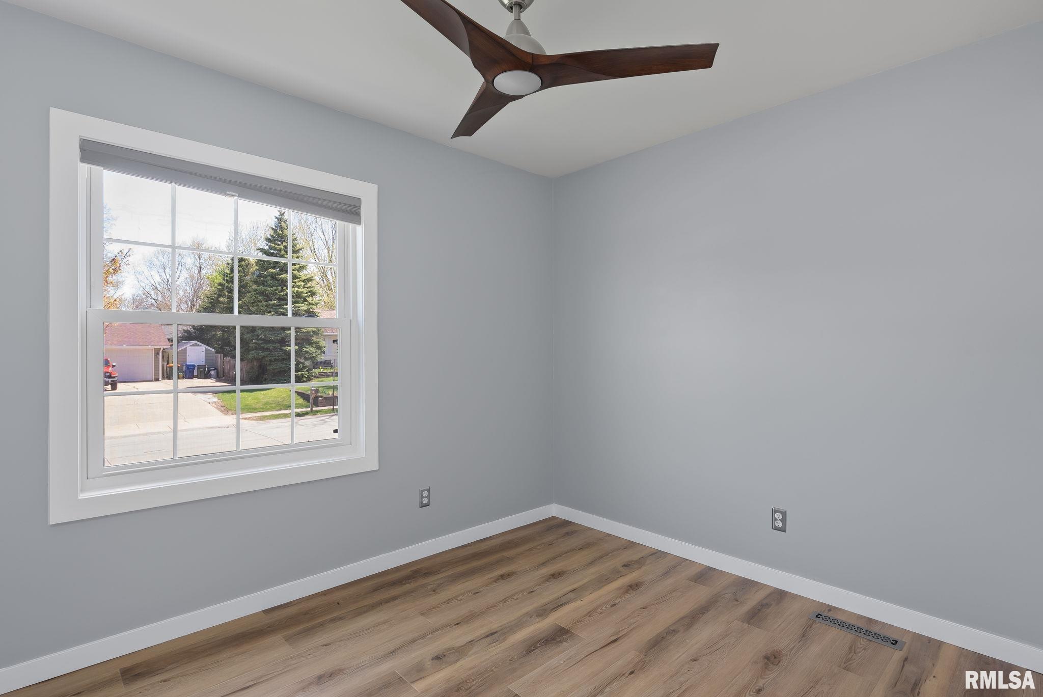5618 Oakbrook Road Davenport, IA 52806 - Photo 12 of 23 Gallery Image 12
