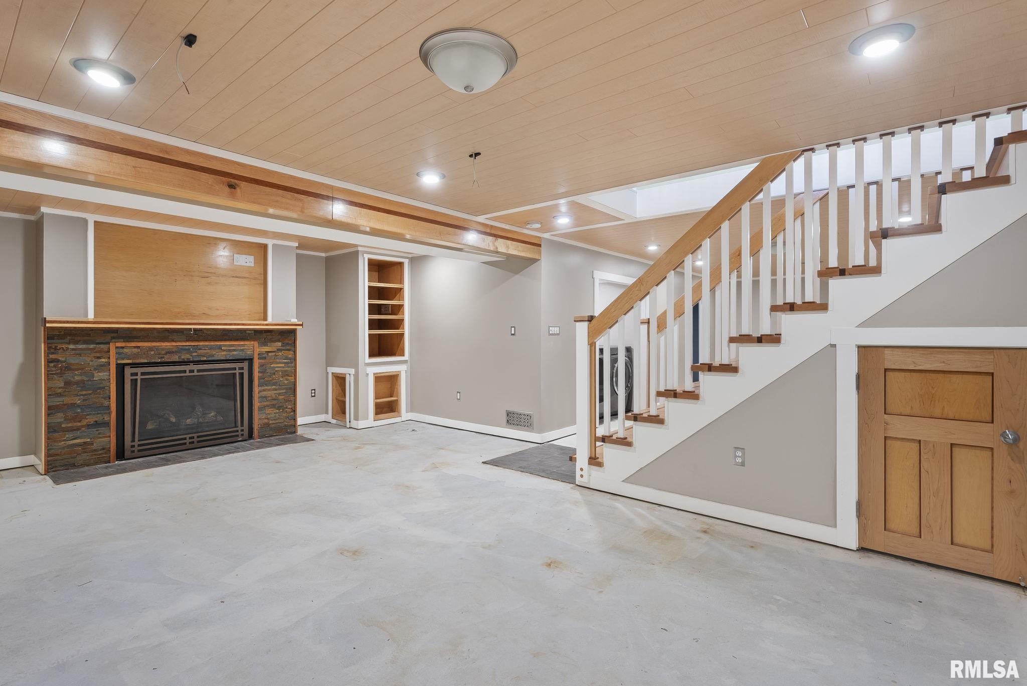 5618 Oakbrook Road Davenport, IA 52806 - Photo 13 of 23 Gallery Image 13