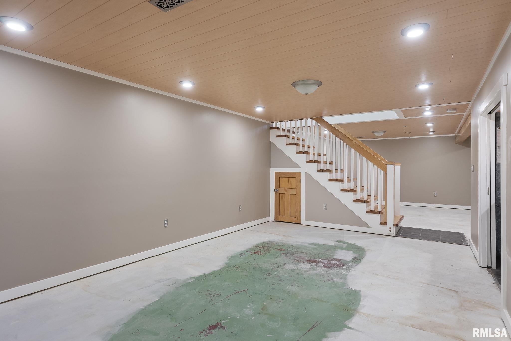 5618 Oakbrook Road Davenport, IA 52806 - Photo 16 of 23 Gallery Image 16