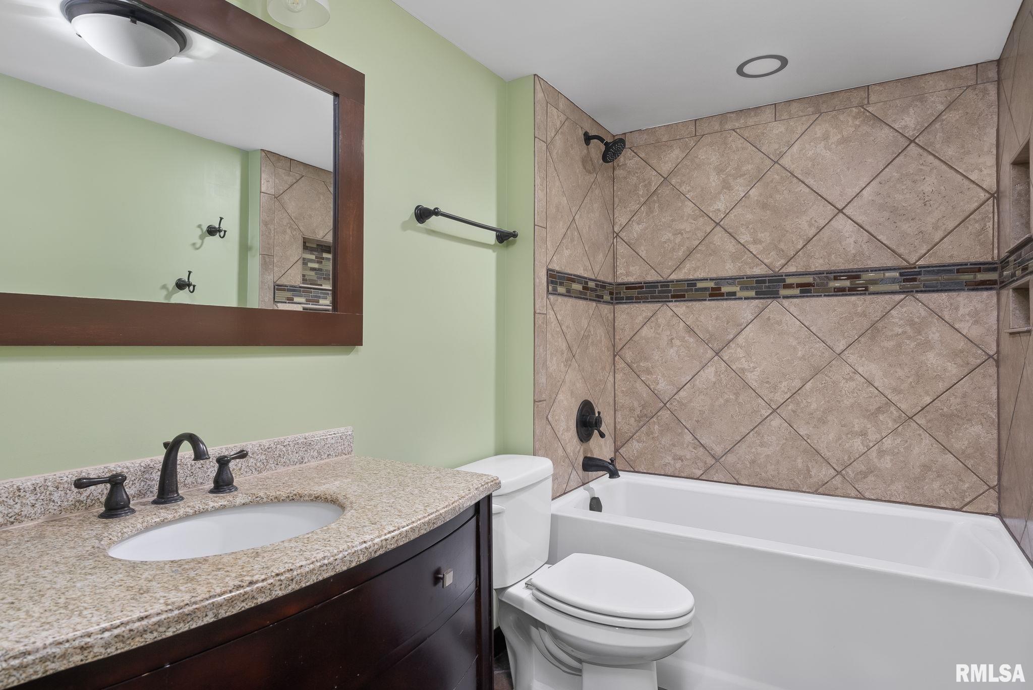 5618 Oakbrook Road Davenport, IA 52806 - Photo 18 of 23 Gallery Image 18