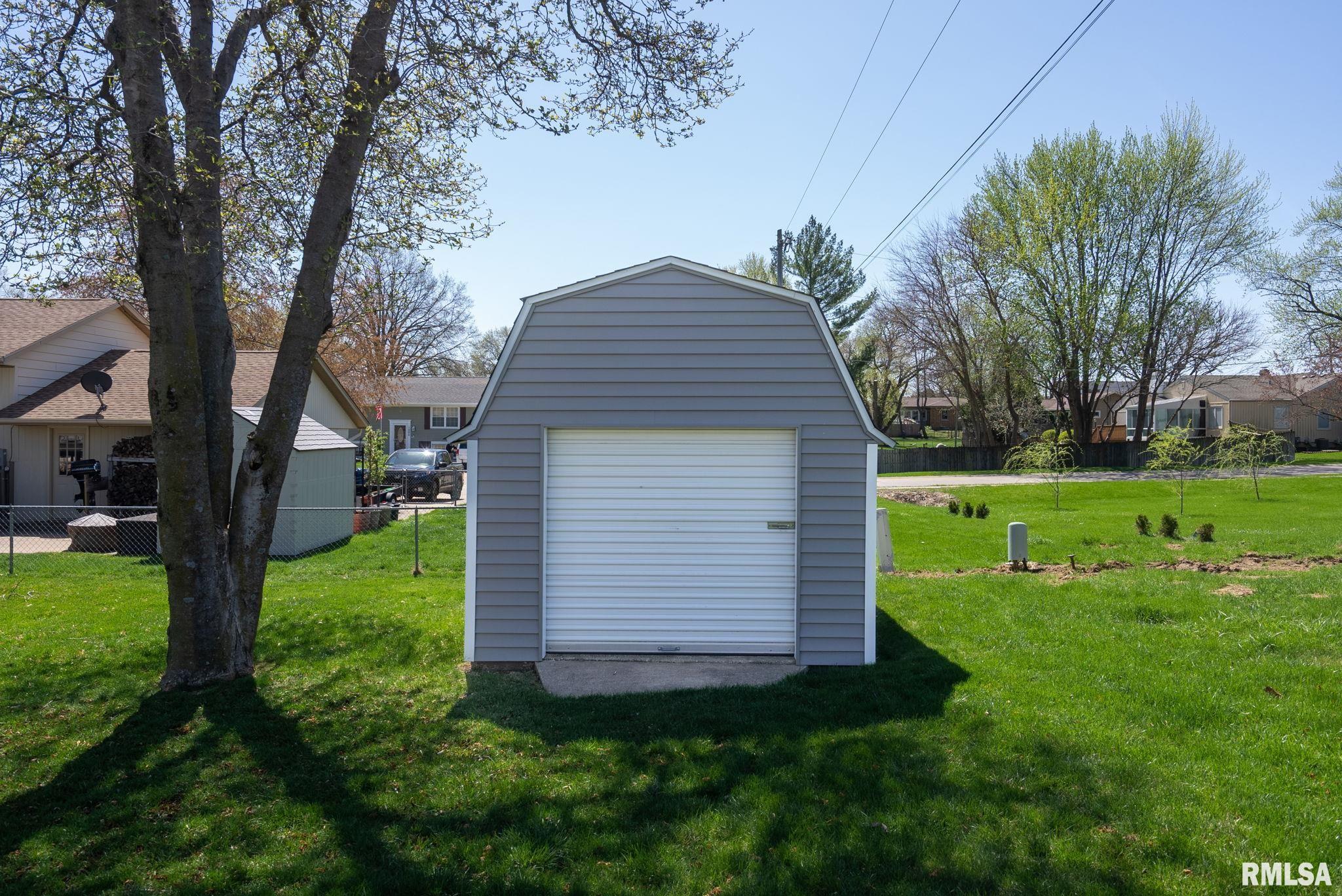 5618 Oakbrook Road Davenport, IA 52806 - Photo 23 of 23 Gallery Image 23