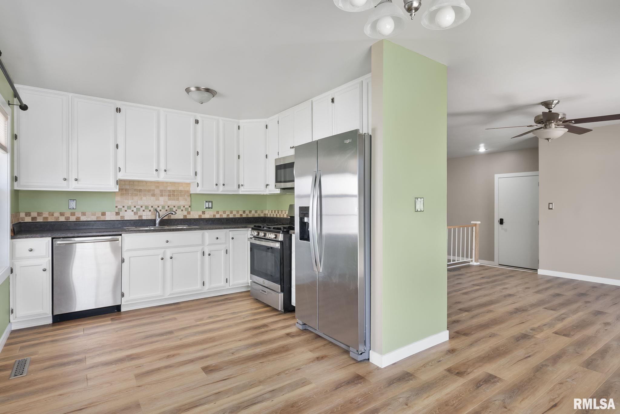 5618 Oakbrook Road Davenport, IA 52806 - Photo 3 of 23 Gallery Image 3