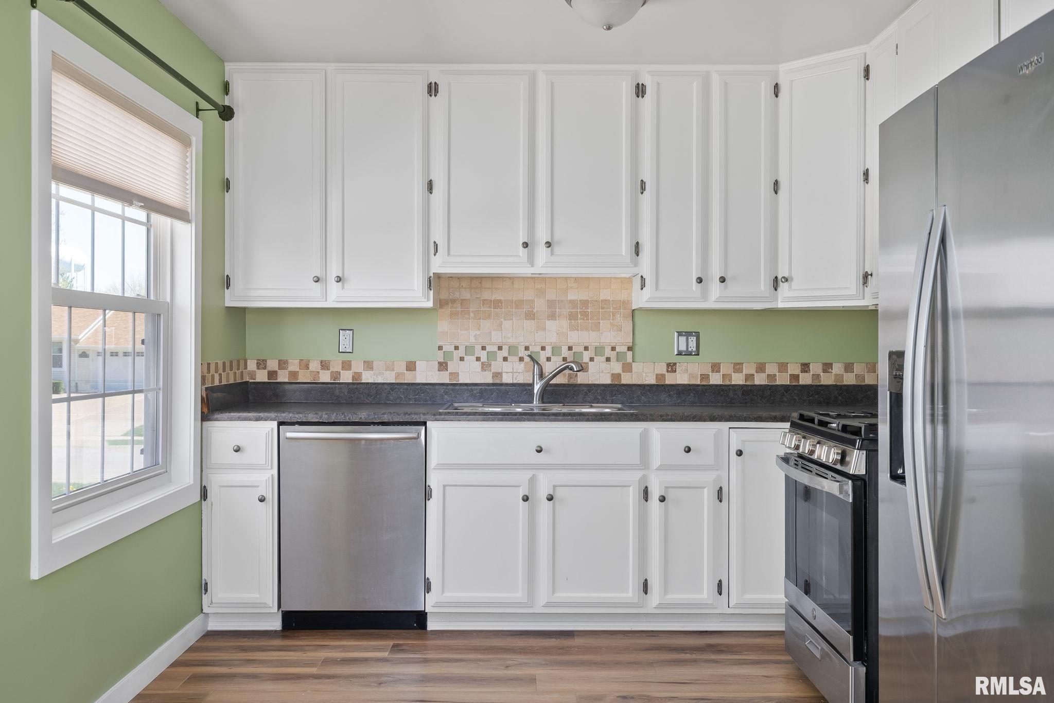 5618 Oakbrook Road Davenport, IA 52806 - Photo 4 of 23 Gallery Image 4