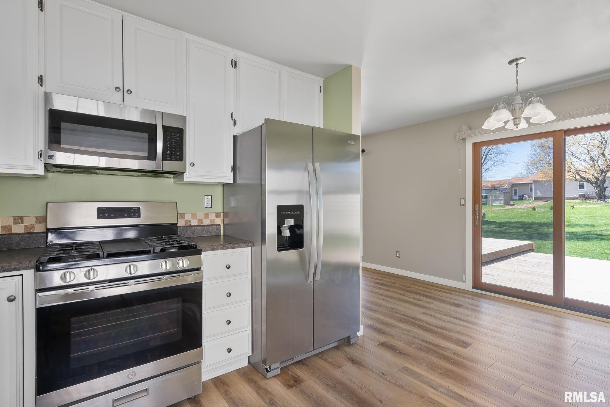 5618 Oakbrook Road Davenport, IA 52806 - Photo 5 of 23 Gallery Image 5