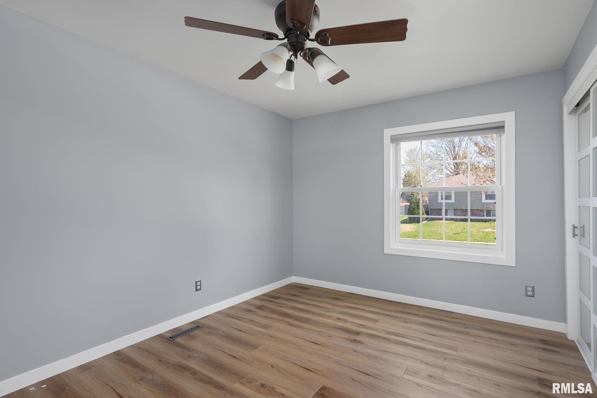 5618 Oakbrook Road Davenport, IA 52806 - Photo 8 of 23 Gallery Image 8
