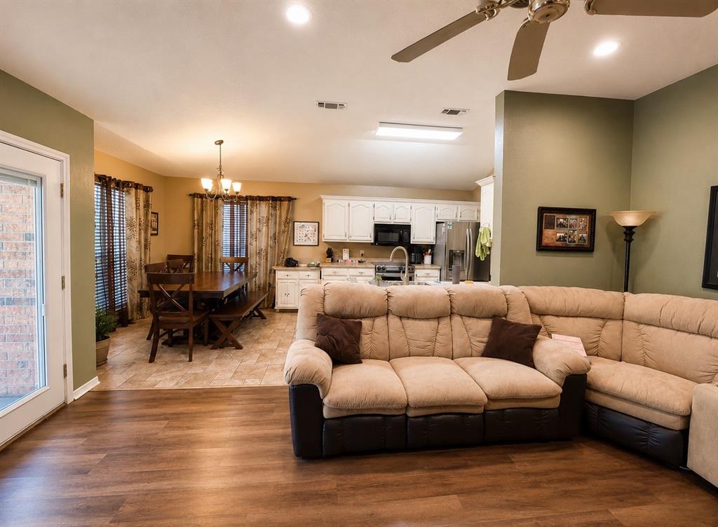 187 Sandy Lane Reno, TX 75462 - Photo 4 of 17