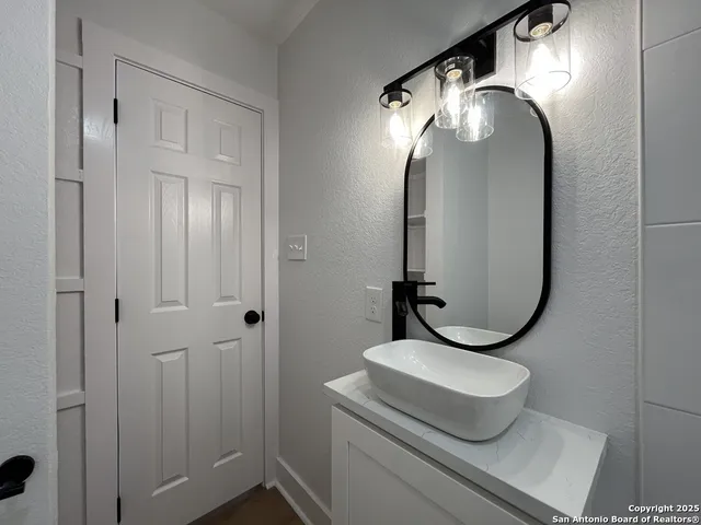 $1,800 | 2239 Burnet Street, San Antonio, TX 78202