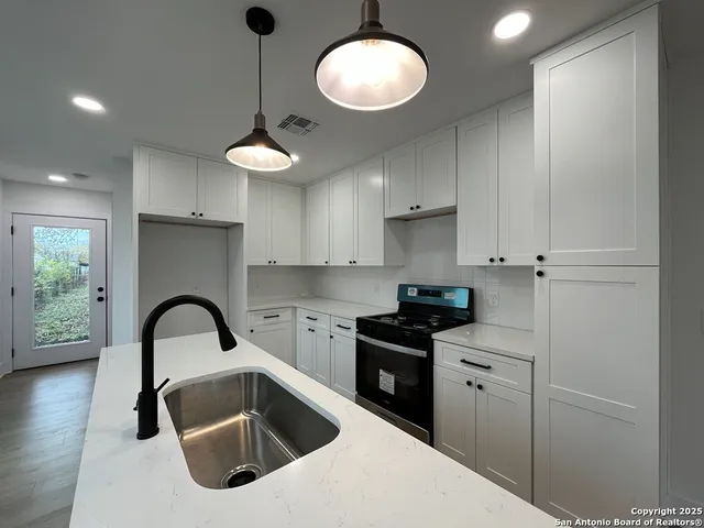 $1,800 | 2239 Burnet Street, San Antonio, TX 78202