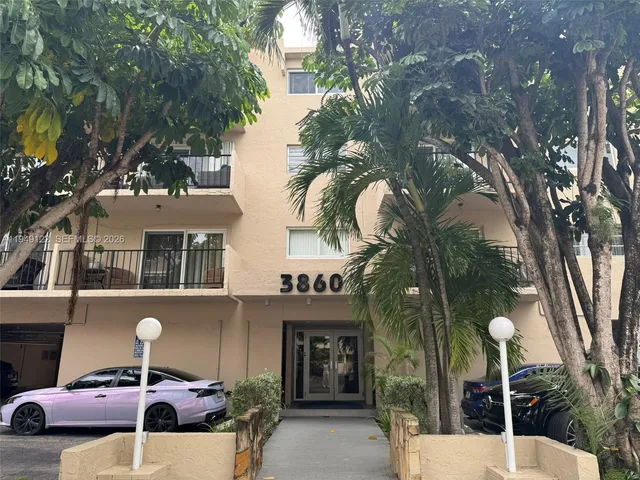 $2,300 | 3860 Northeast 170th Street, Unit 412, North Miami Beach, FL 33160
