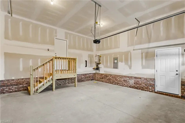 $555,000 | 8605 Lemur Lane, Summerfield, NC 27358