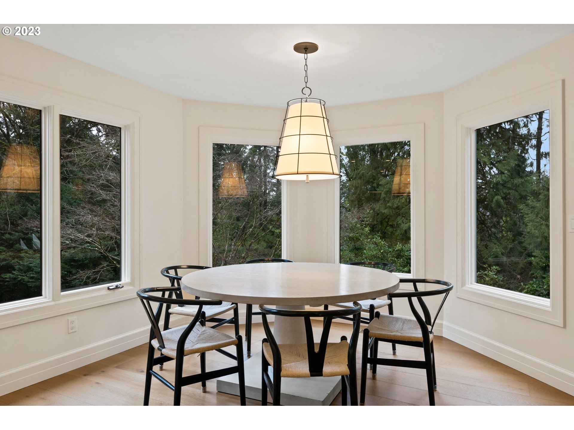 1991 South Palatine Hill Road Portland, OR 97219 - Photo 13 of 48 a view of a dining room and window