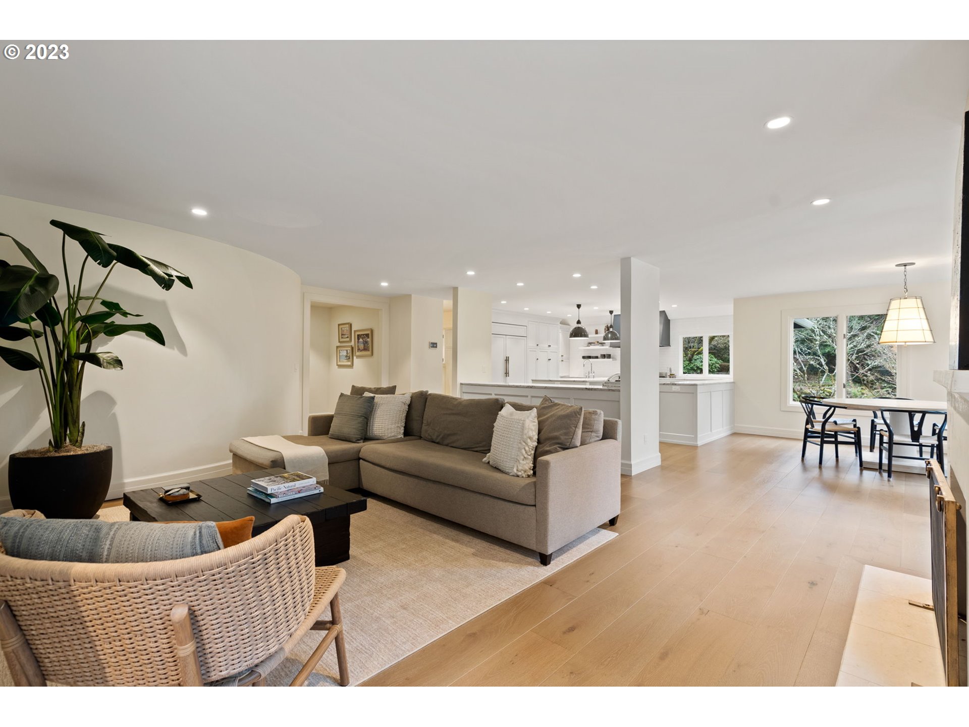 1991 South Palatine Hill Road Portland, OR 97219 - Photo 17 of 48 a living room with furniture and a table