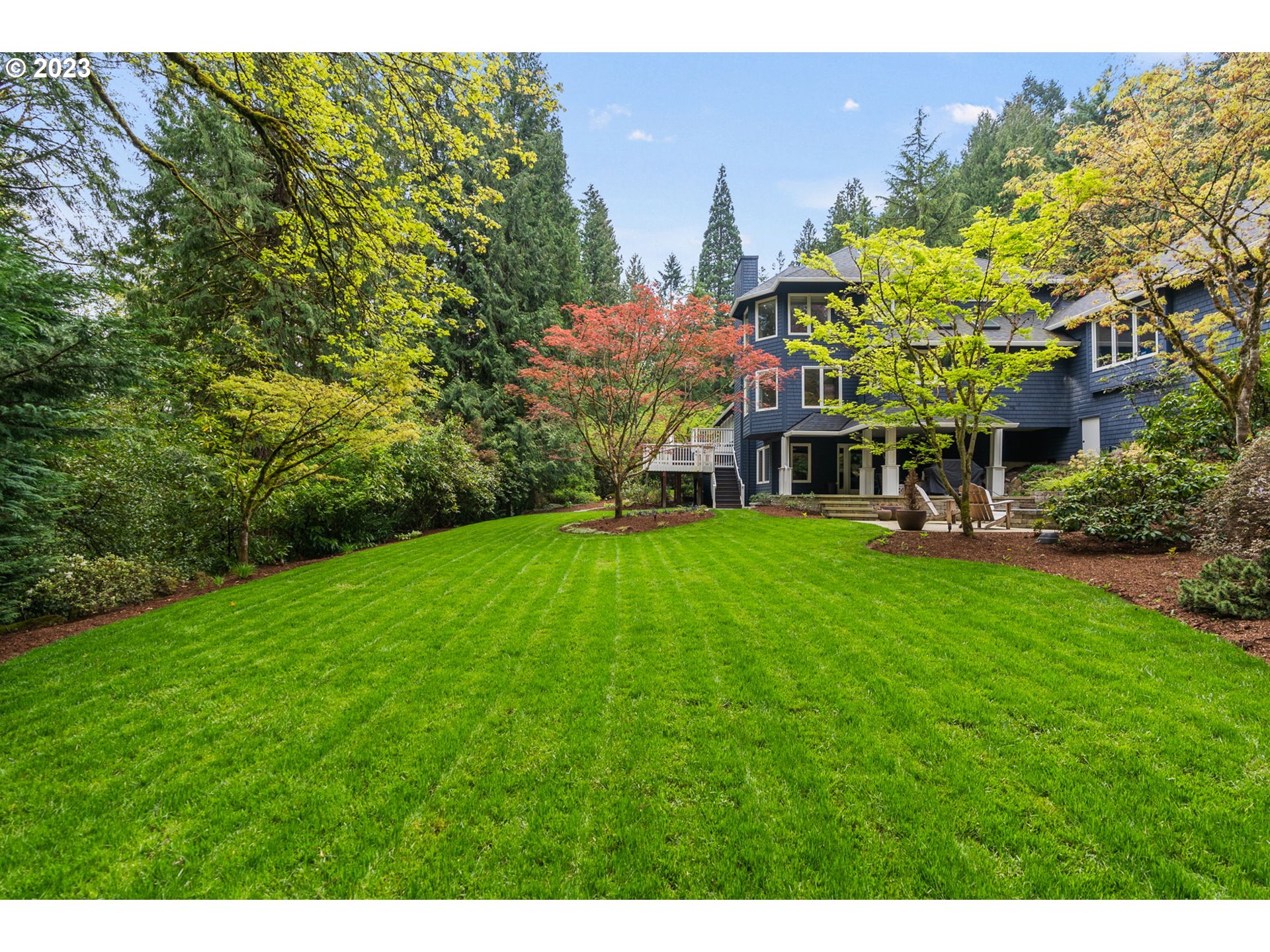 1991 South Palatine Hill Road Portland, OR 97219 - Photo 19 of 48 a view of a building with a yard