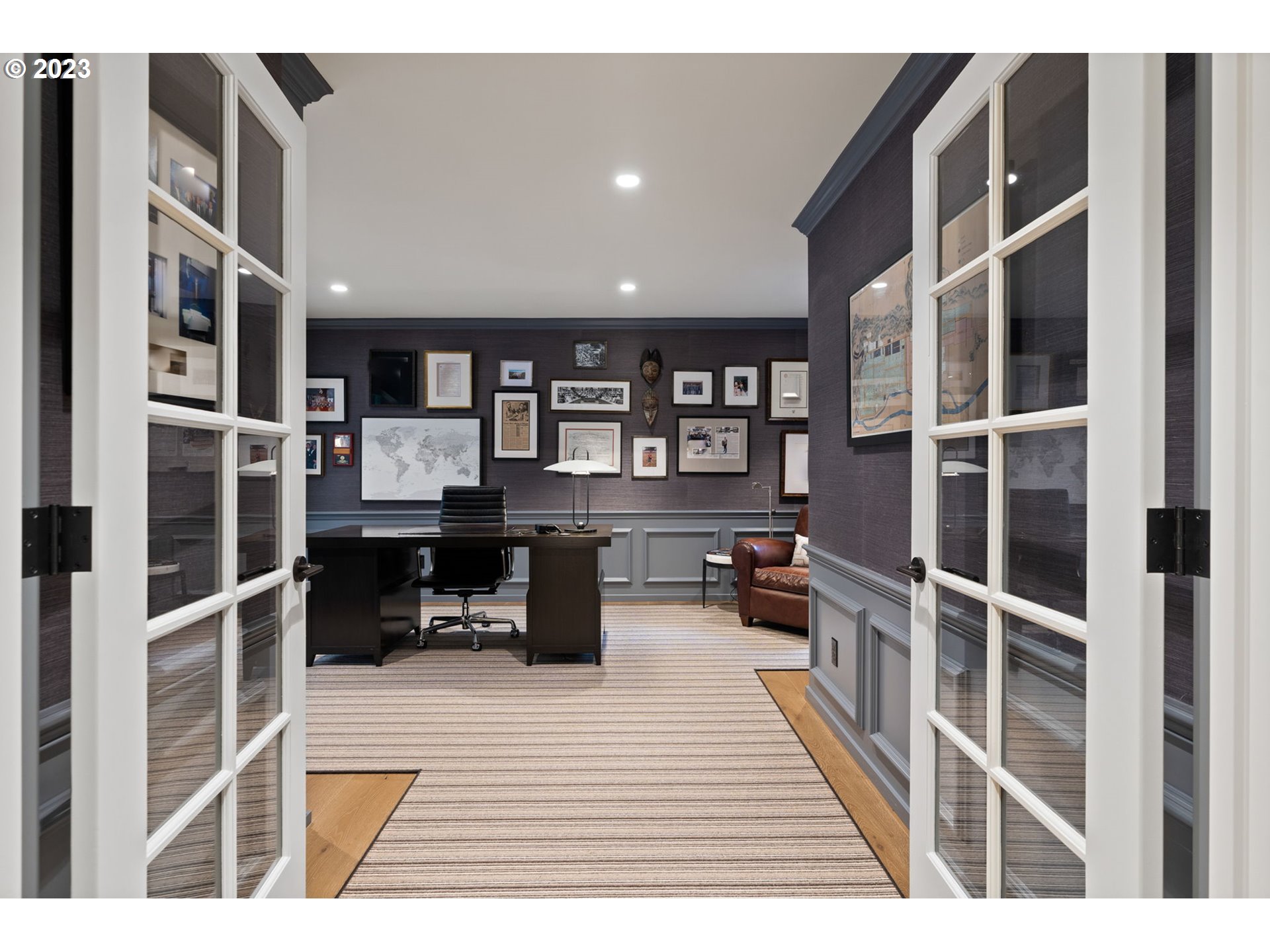 1991 South Palatine Hill Road Portland, OR 97219 - Photo 20 of 48 a view of a living room with furniture